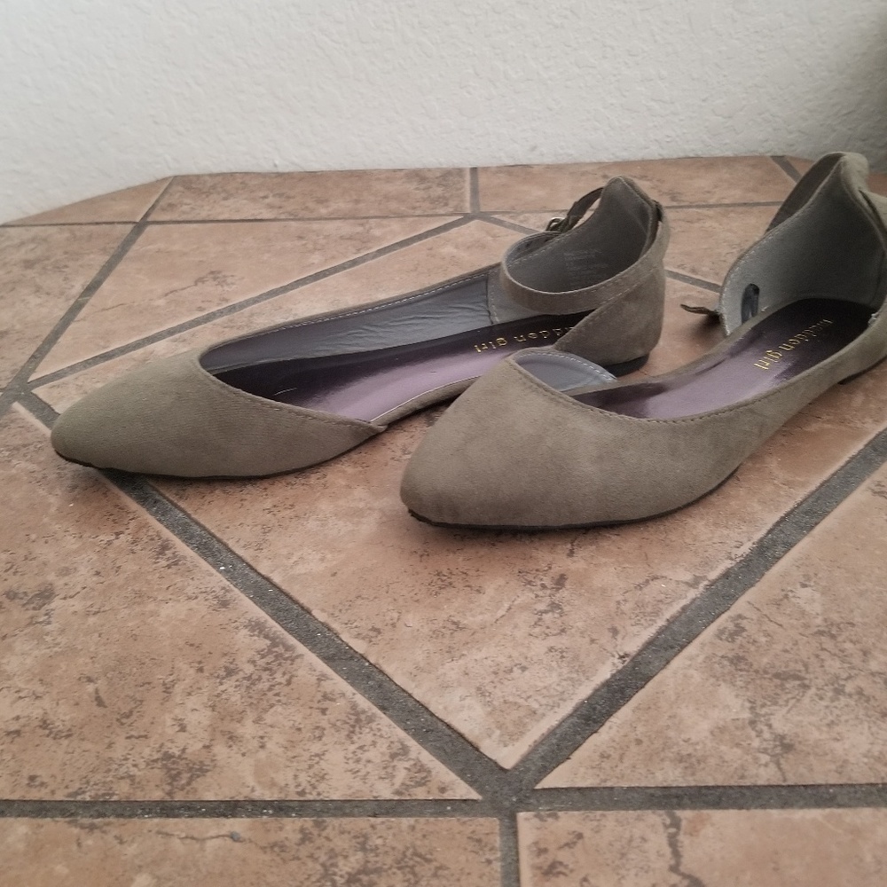 New Madden Girl flats sz 8.5 8 1/2 ankle straps
